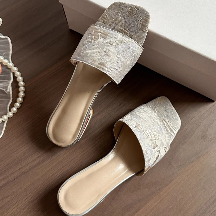 Damen Bestickte Mules mit quadratischer Zehenbox und kleinem Blockabsatz Echo Archiv