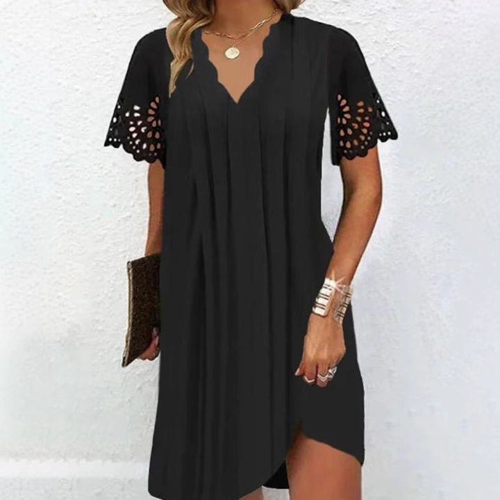 Damen nan leichtes Sommerkleid mit gezacktem V-Ausschnitt Ajourärmeln und geschwungenem Saum Echo Archiv