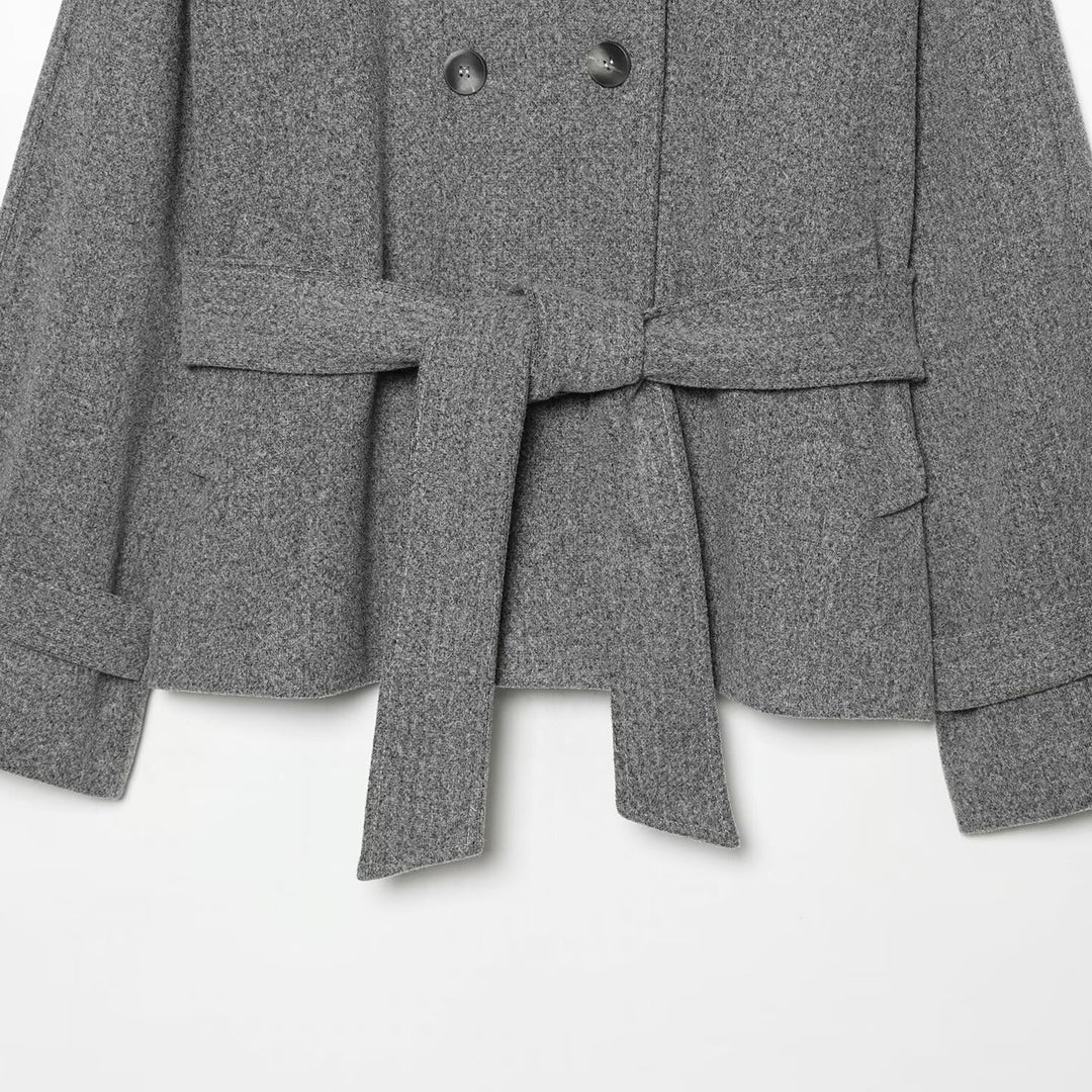 Damen Cape-Übergangsjacke im kurzen Schnitt mit hohem Kragen, doppelter Knopfleiste und Taillenbindegürtel Echoarchiv