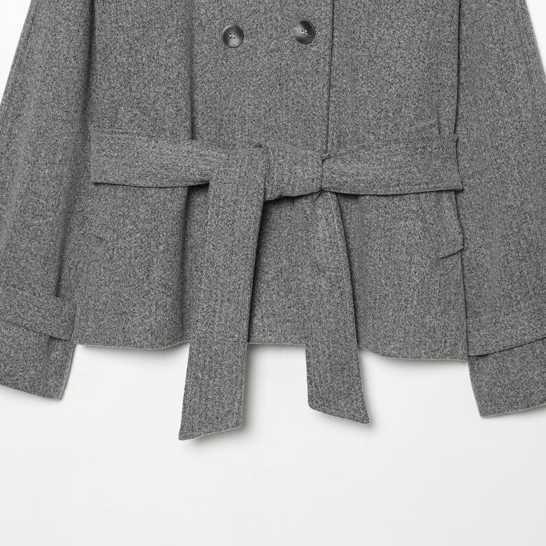 Damen Cape-Übergangsjacke im kurzen Schnitt mit hohem Kragen, doppelter Knopfleiste und Taillenbindegürtel Echoarchiv