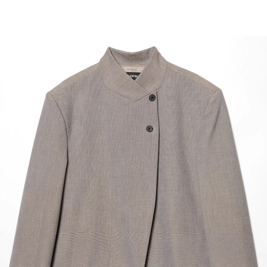 Damen nan Mandarin-Kragen Blazer mit asymmetrischer Knopfleiste, Wiener Nähten und dezent taillierter Silhouette Echo Archiv