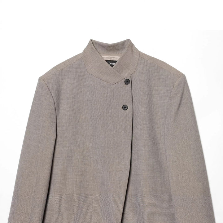 Damen nan Mandarin-Kragen Blazer mit asymmetrischer Knopfleiste, Wiener Nähten und dezent taillierter Silhouette Echo Archiv
