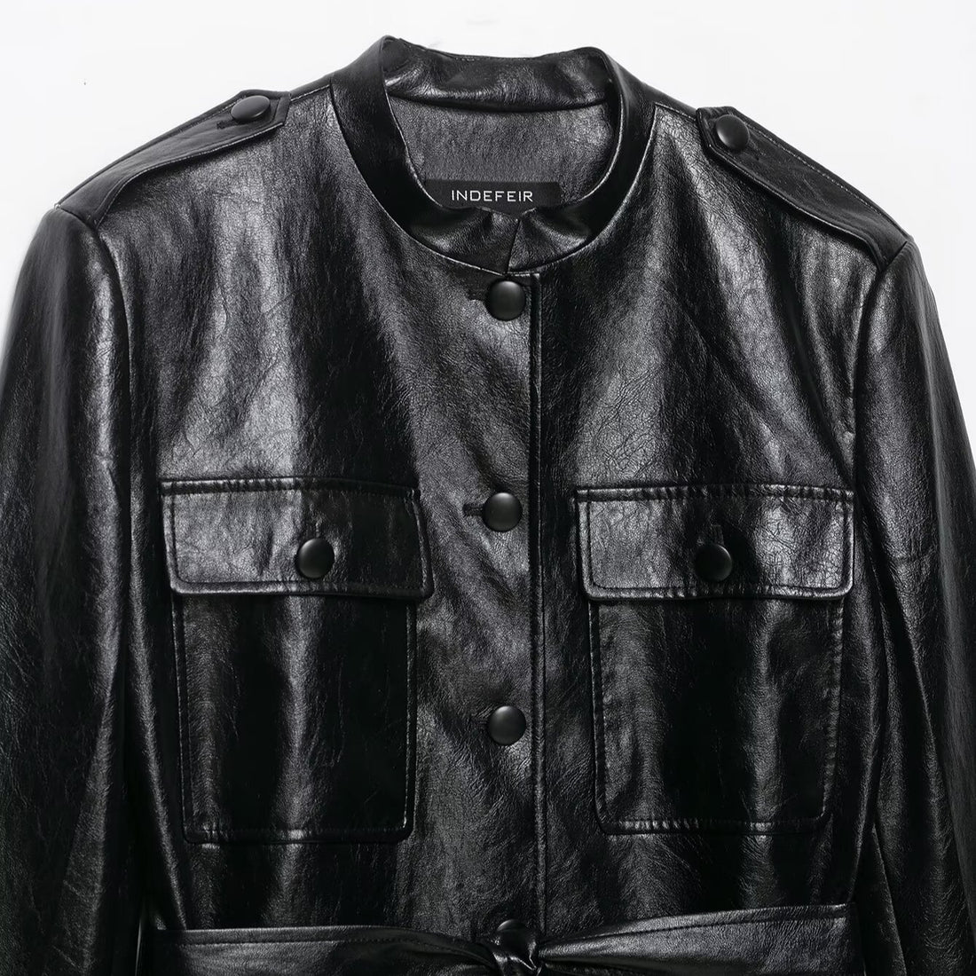 Damen Taillierte Kunstlederjacke im Trenchstil mit Stehkragen, Pattentaschen und Bindegürtel Echoarchiv