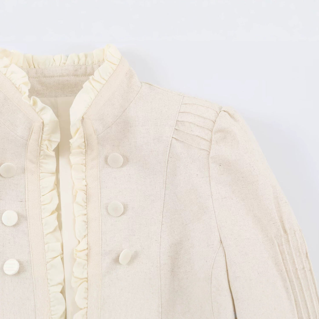 Damen Cropped Jacke mit taillierter Silhouette, Stehkragen und Rüschenblende Echo Archiv