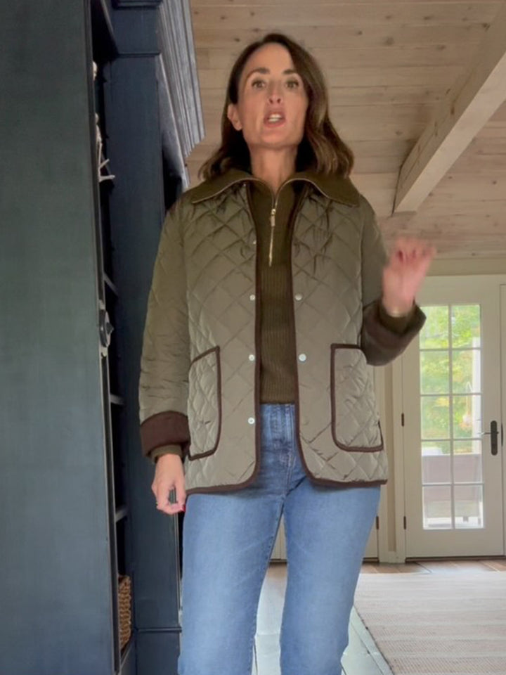 Damen gesteppte Fieldjacke mit Kontrastpaspel, aufgesetzten Pattentaschen & hüftlanger Boxy-Silhouette Echoarchiv
