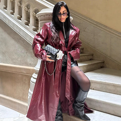 Damen langer Mantel aus Kunstleder mit Krokoprägung und Taillengürtel Echoarchiv