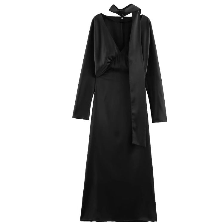 Damen 10+ langes Satin‑Maxikleid mit V‑Ausschnitt, taillierter Silhouette und Halstuch Echo Archiv
