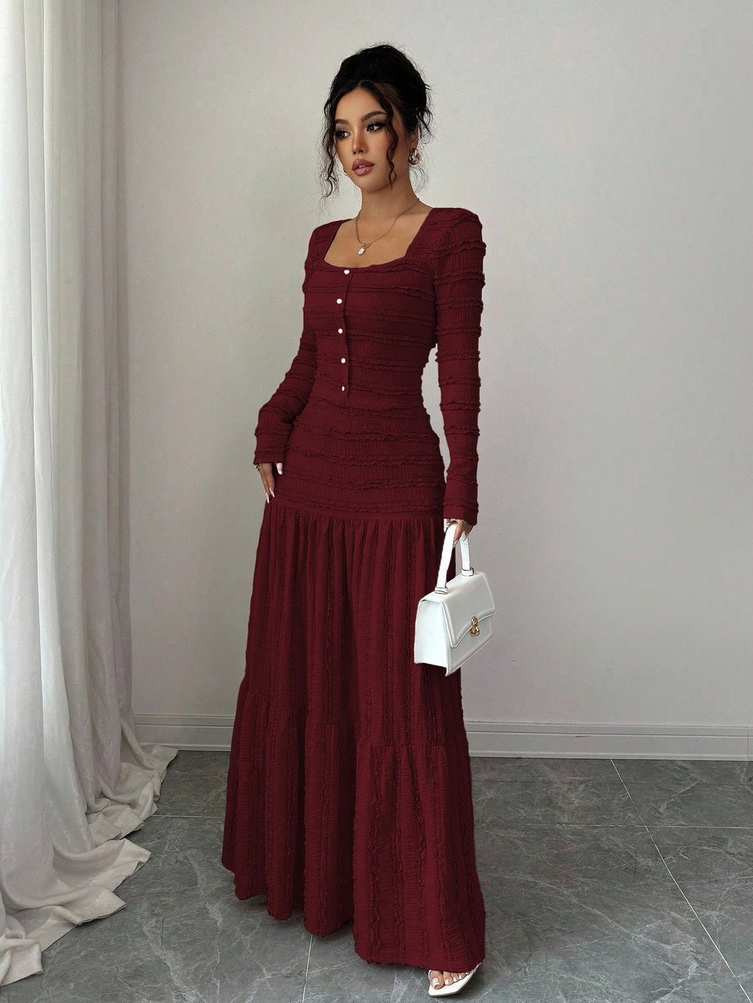 Damen Figurbetontes strukturiertes Maxikleid mit quadratischem Ausschnitt und Knopfleiste – Valéora