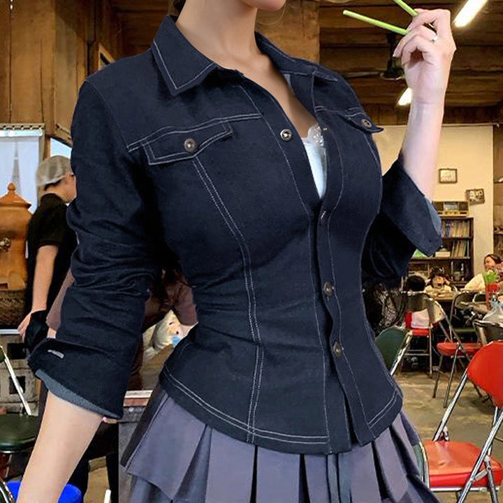 Damen nan taillierte Jeansjacke mit markanten Kontrastnähten, Brusttaschen und figurformender Schnittführung Echo Archiv