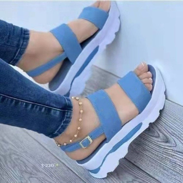 Damen Plateau‑Sandalen mit dicker Profilsohle, zwei breiten Riemen und verstellbarem Fersenriemen – Sorelia