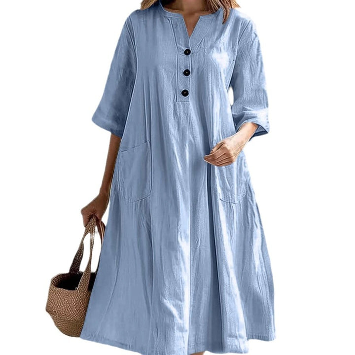 Damen nan locker fallendes A-Linien Kleid mit V-Ausschnitt-Knopfleiste, 3/4-Ärmeln und aufgesetzten Eingrifftaschen Echo Archiv