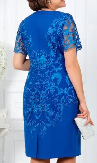 Damen Elegantes Kleid mit floraler Spitze Echoarchiv