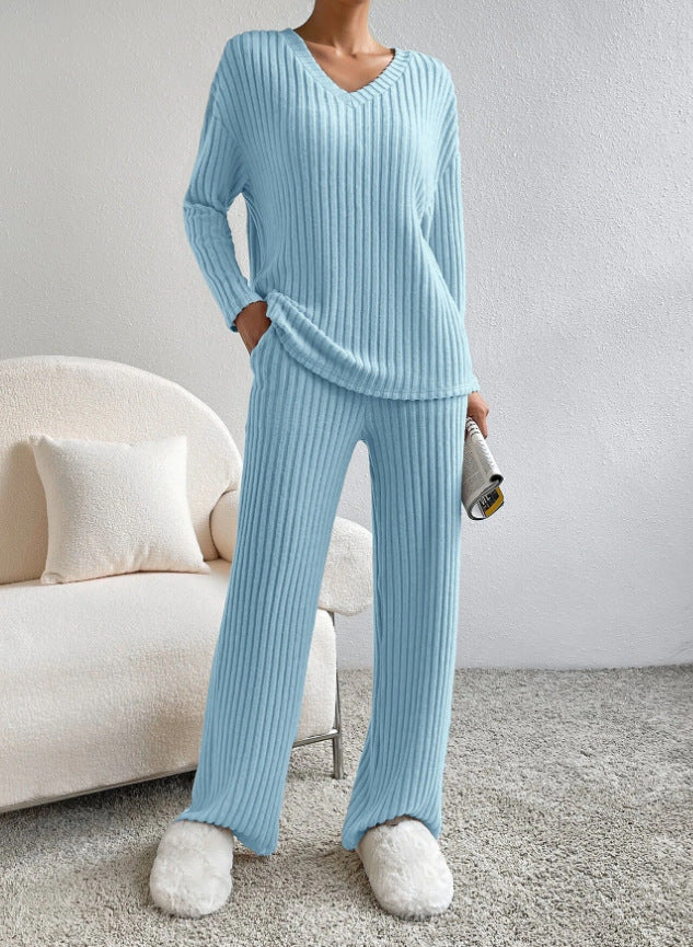 Damen Eleganter und bequemer Strickanzug Echo Archiv