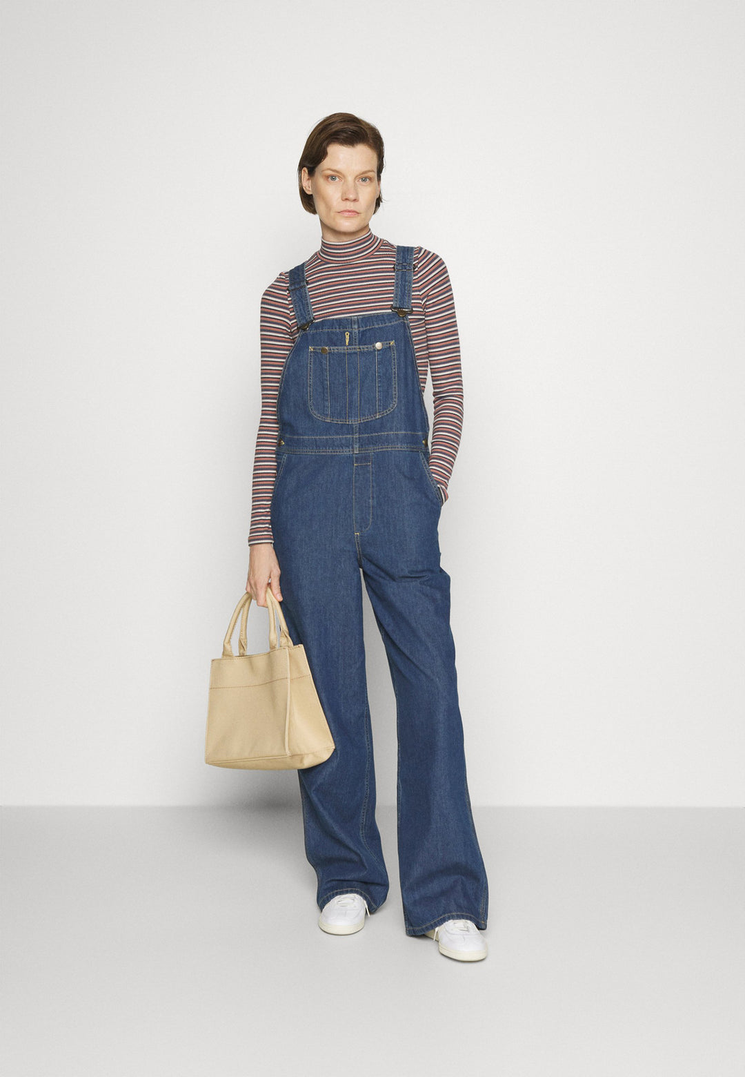 Damen Denim-Latzhose mit weitem Bein und verstellbaren Trägern Echo Archiv