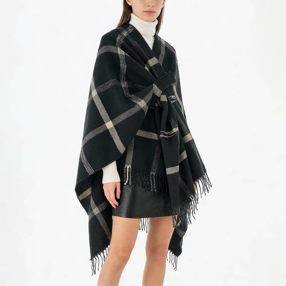 Damen Oversize-Capeponcho aus Wollmix mit Bindegürtel, Fransen und großem Karomuster Echo Archiv