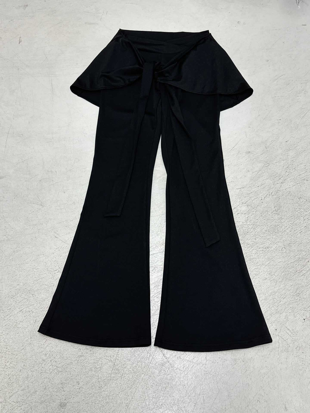Damen nan ausgestellte Palazzohose mit Wickelrock-Overlay, hohem Bund und Bindegürtel Echo Archiv