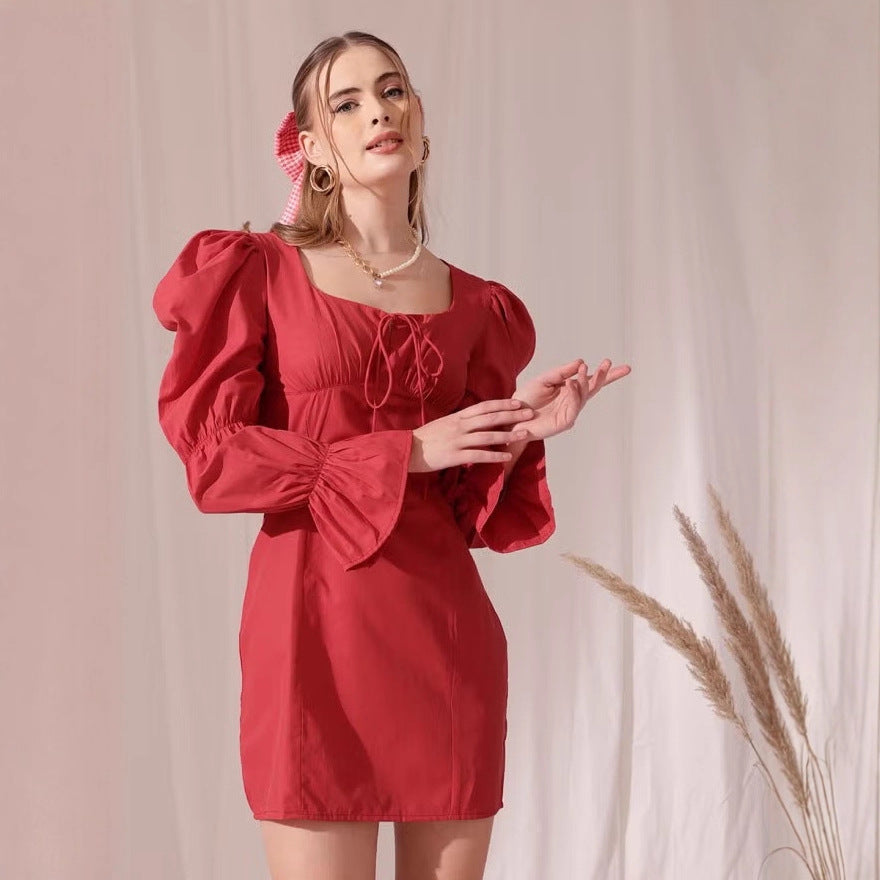 Damen Puffärmeliges Mini-Kleid mit eckigem Ausschnitt, Kordel-Bustier und Glockenärmeln – Élara