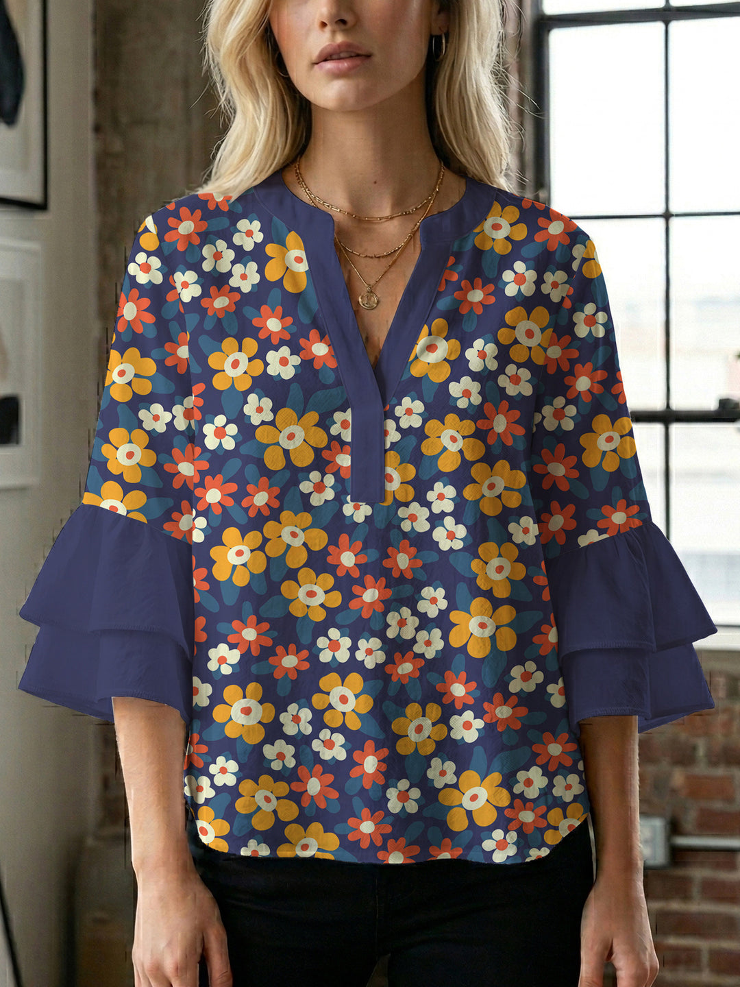 Damen Bluse mit voluminösen Flügelärmel und intensivem Blattmuster Echo Archiv
