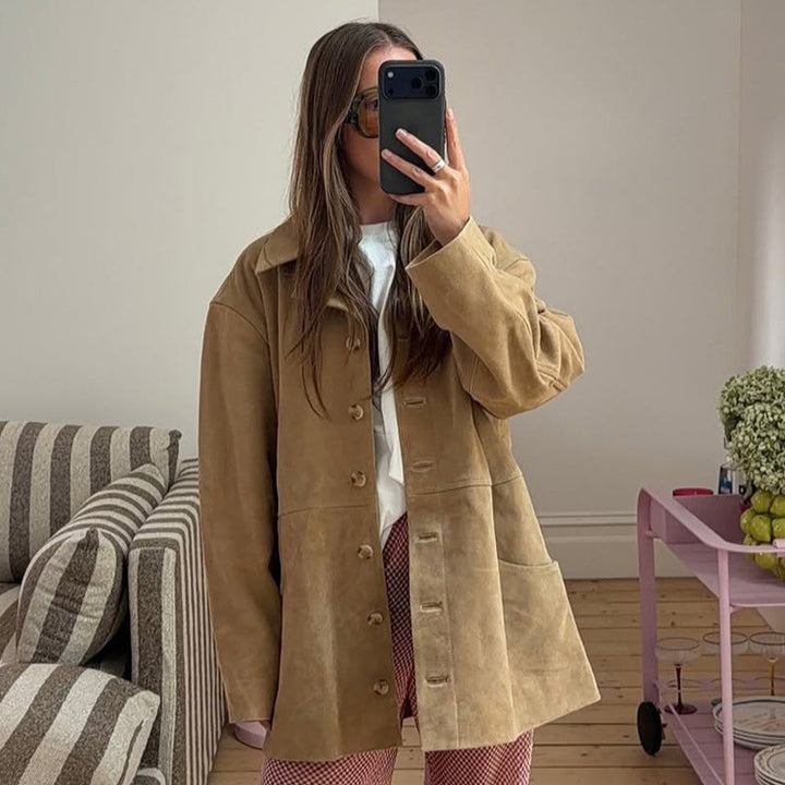 Damen Kurzmantel aus Veloursleder‑Optik mit kastiger Silhouette, Hornknopf‑Front & Eingrifftaschen Echoarchiv