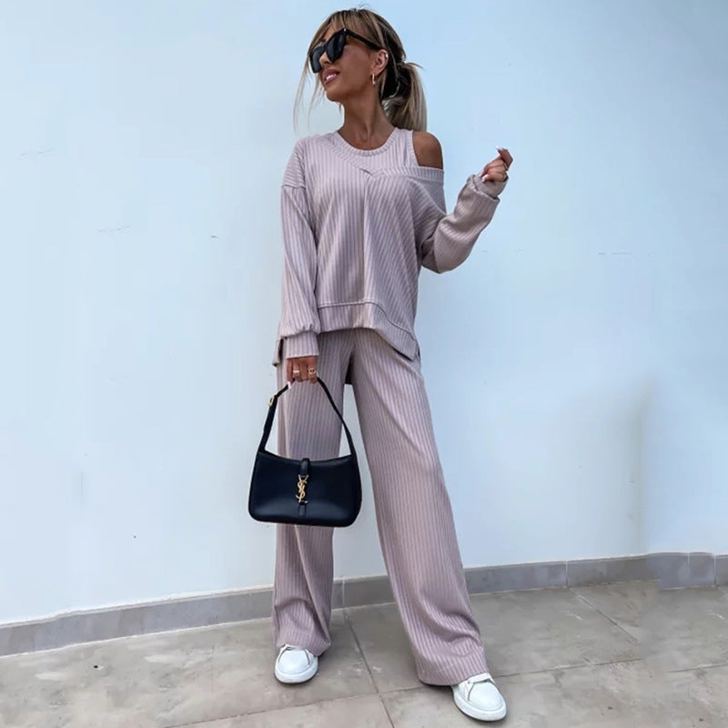 Damen Loungewear-Set aus geripptem Feinstrick mit Off-Shoulder-Pullover und weiter Palazzo-Hose – Élanora