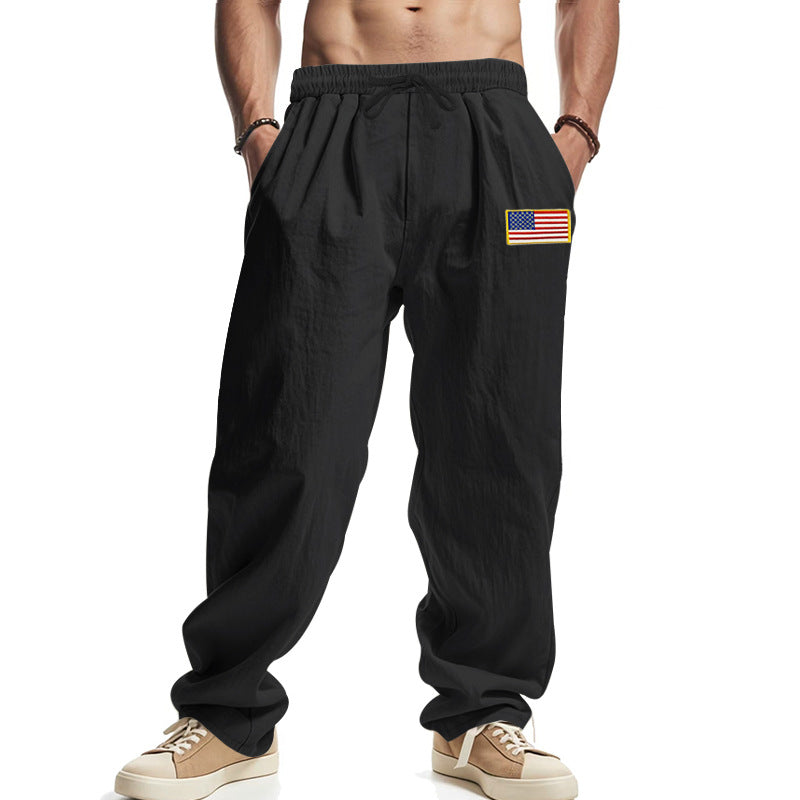 Herren Locker sitzende Freizeit-Hose im Leinen-Look mit elastischem Bund, Kordelzug & Flaggenpatch – Sorevano