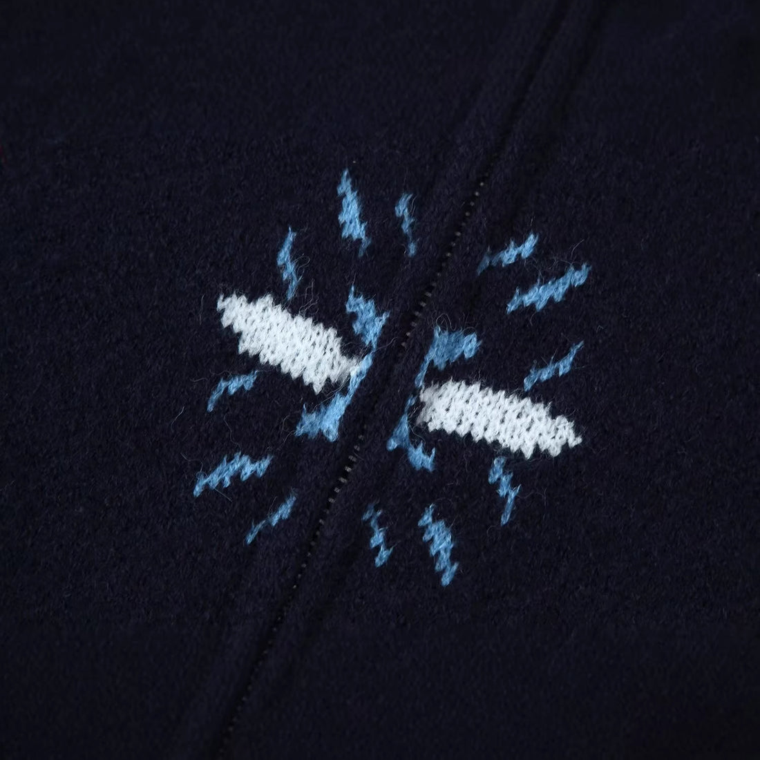 Damen Rollkragenpullover mit Allover-Bandana-Jacquard Echoarchiv