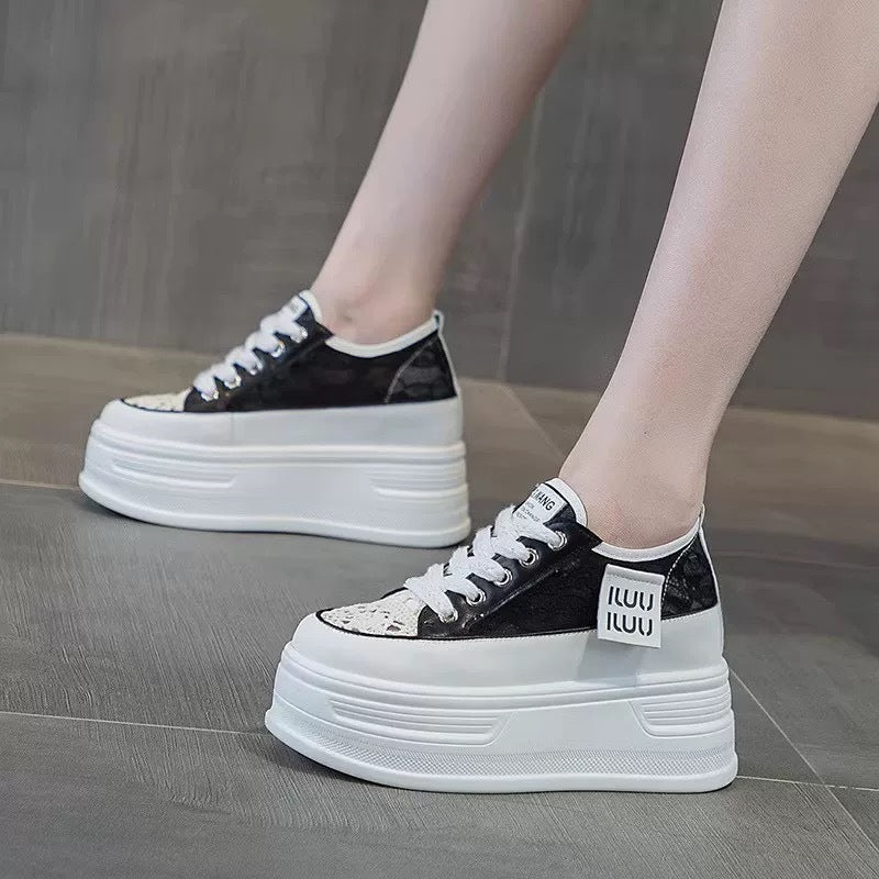 Damen Chunky Plateausneaker mit atmungsaktiver Mesh-Oberfläche und modischer Schnürung Echo Archiv