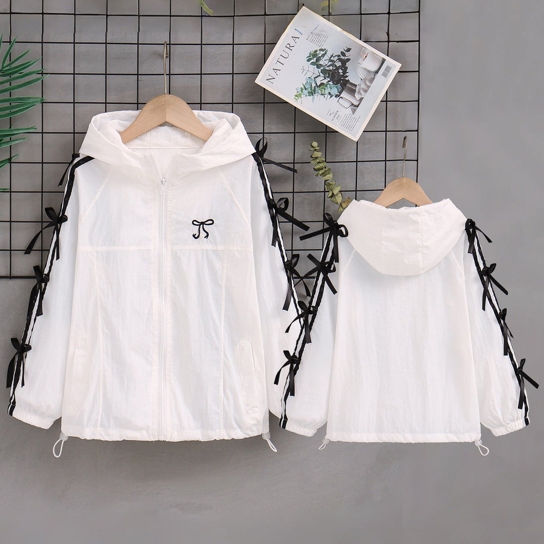 Damen nan transparente bestickte Kapuzenbluse mit Volantärmeln Echo Archiv