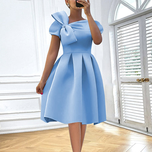 Damen Cocktailkleid mit kunstvollem Schleifenakzent und taillierter Silhouette Echo Archiv