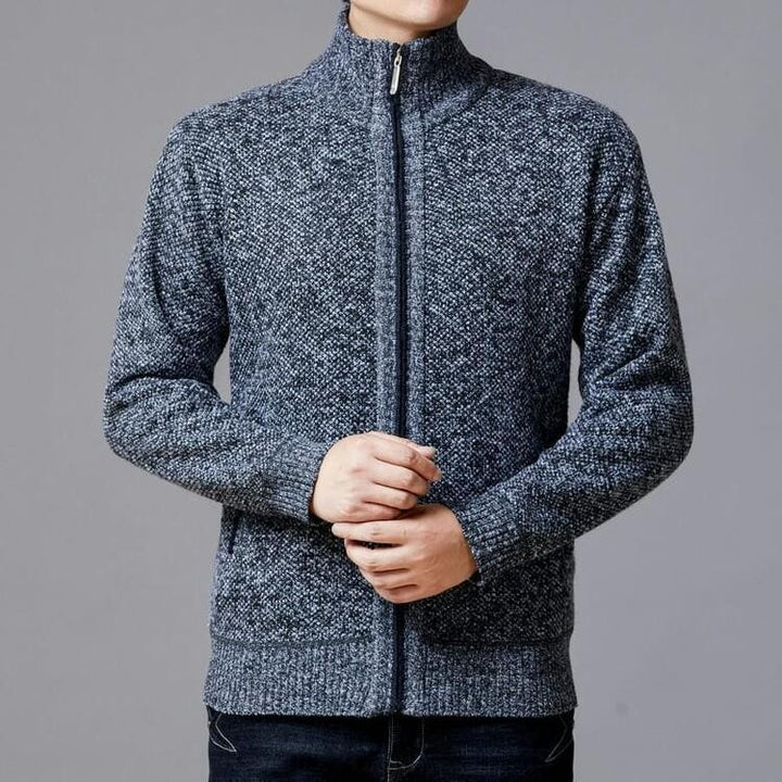 Herren Strickjacke mit modernem Zipper und hohen Kragen Echoarchiv