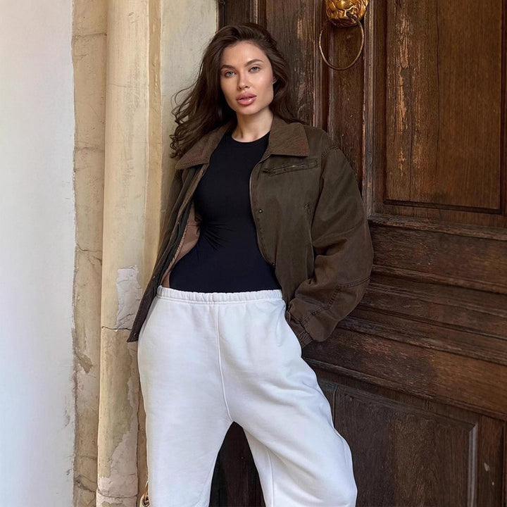 Damen Kurze Stepp-Blousonjacke im Leopardenmuster mit Cordkragen Echoarchiv
