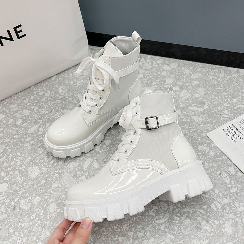 Damen Chunky‑Lug Ankleboots mit patentiertem Lackoberteil, Schnürung und verstellbarem Schnallenriemen Echo Archiv
