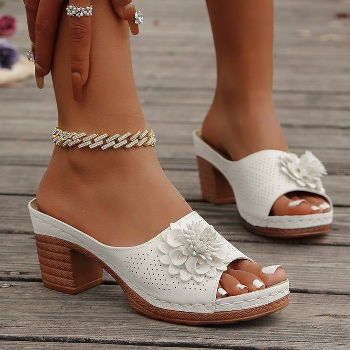 Damen Lederoptik-Peeptoe Mules mit Blütenapplikation und mittlerem Blockabsatz Echo Archiv
