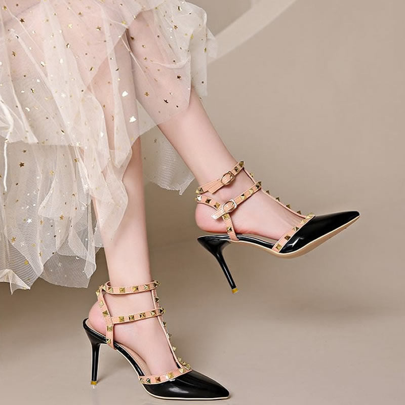 Damen Spitzen T-Strap Stiletto-Sandalette mit Pyramidnieten und verstellbarem Knöchelriemen – Lioré