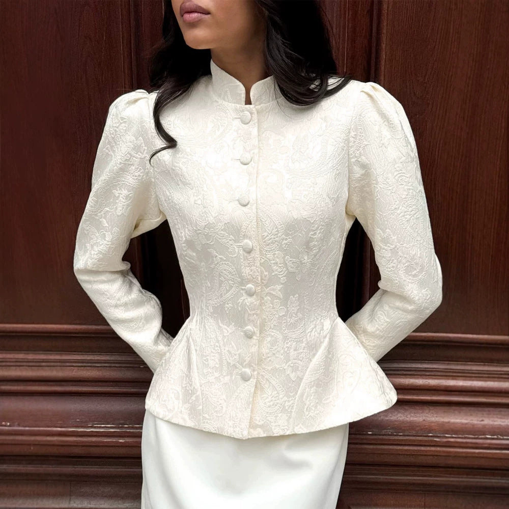 Damen taillierte Jacquard‑Bluse mit Stehkragen und dekorativer Knopfleiste Echoarchiv