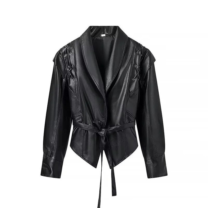 Damen nan taillierte Kunstlederjacke mit Schalkragen, Schnürdetail an den Schultern und Bindegürtel Echo Archiv