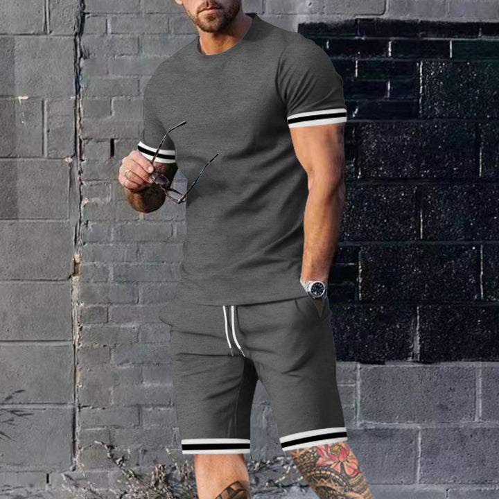 Herren sportliches Kurzarm-Set mit kontrastierenden Akzenten und praktischen Taschen Echoarchiv