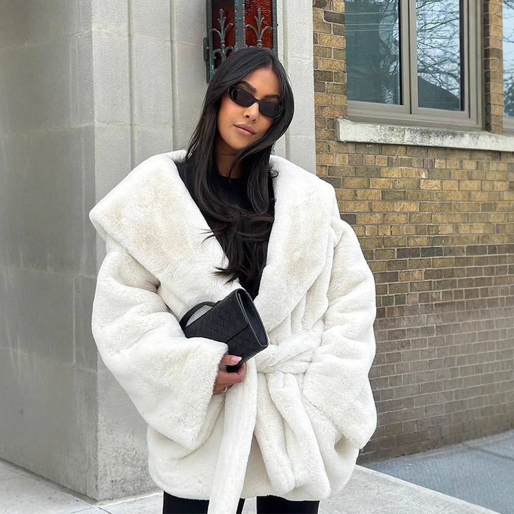 Damen Boxy-Teddyjacke mit Wickelgürtel und übergroßem Schalkragen Echo Archiv