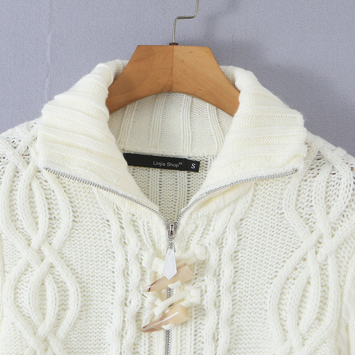 Damen Kurze Strickjacke mit Stehkragen, Zopfmuster, Holzknopf‑Toggles und Taschen Echoarchiv