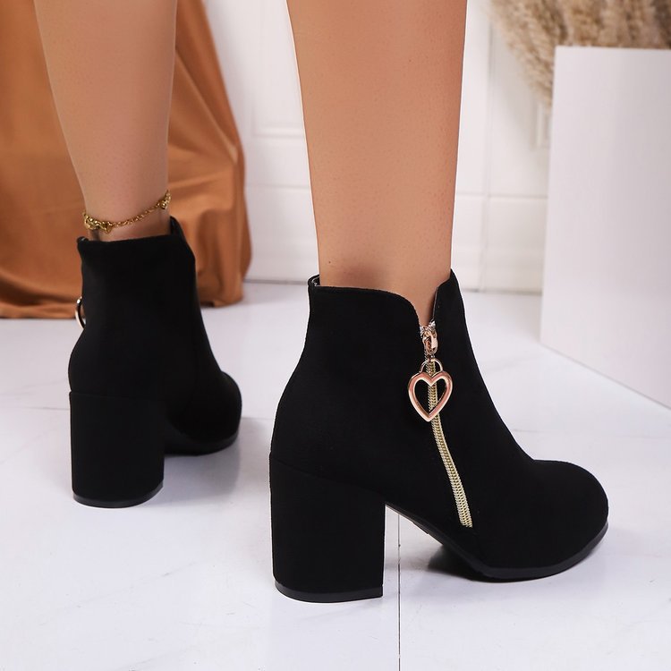 Damen Stiefeletten mit breitem Blockabsatz, Herz-Reißverschluss und Samtvelours-Optik – Varelle