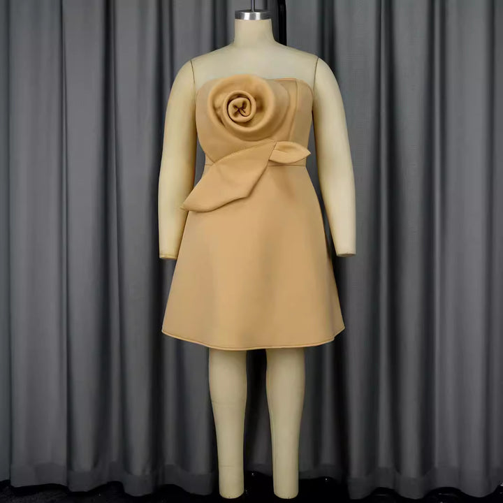 Damen elegantes Trauzeugen-Kleid mit voluminösem Rosen-Detail Echo Archiv