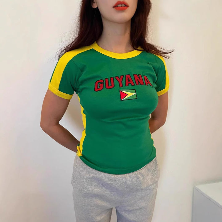 Damen T-Shirt mit kulturellem Schriftzug und Flaggenmotiv Echo Archiv