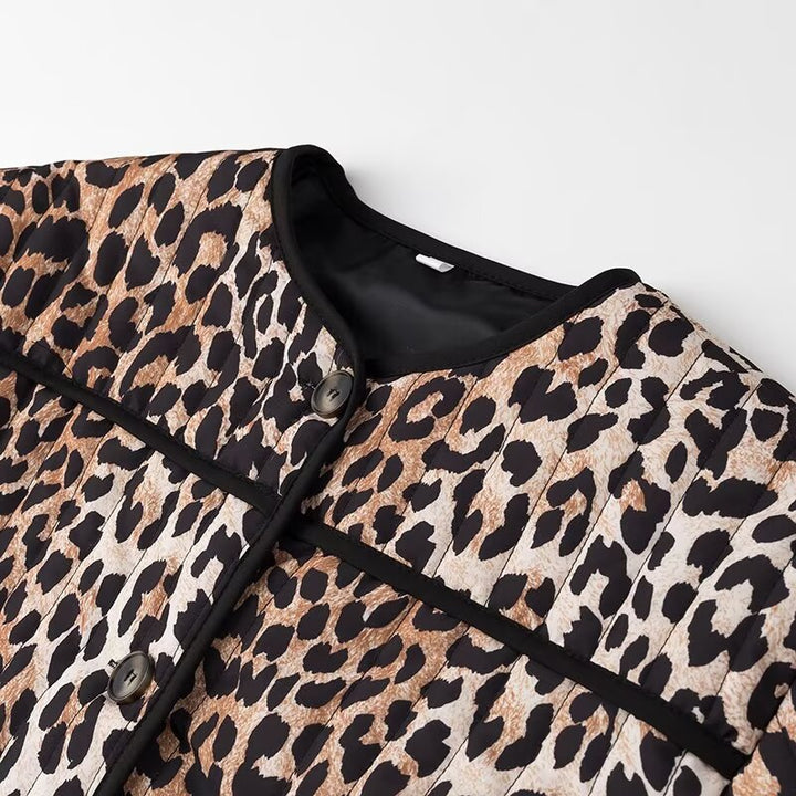 Damen Kurzjacke mit Leo‑Alloverprint, Rundhalsausschnitt und kontrastierender Paspel Echo Archiv