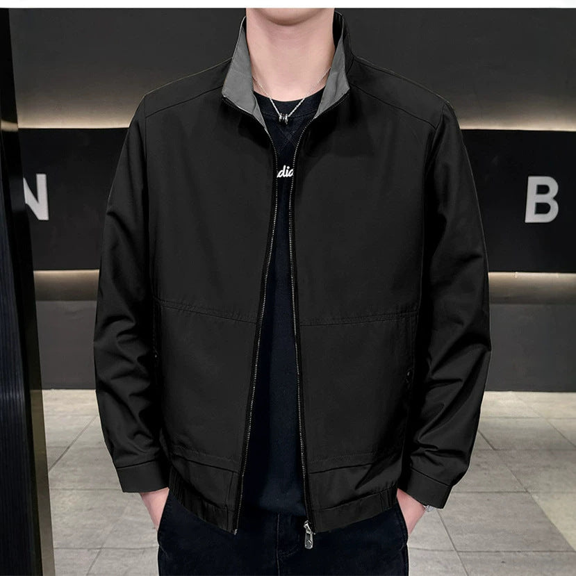 Herren Minimalistische City-Zipjacke aus Mikrofaser mit Stehkragen, verdeckten Taschen und elastischem Saum Echoarchiv