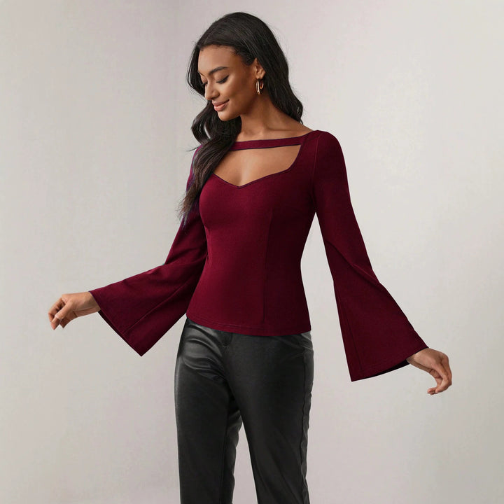 Damen figurbetontes Oberteil mit Cut-Out-Ausschnitt und Glockenärmeln – Avérine