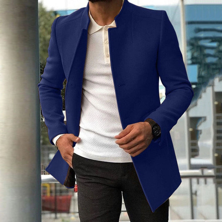 Herren eleganter Blazer mit modernem Schnitt und minimalistischen Details Echoarchiv