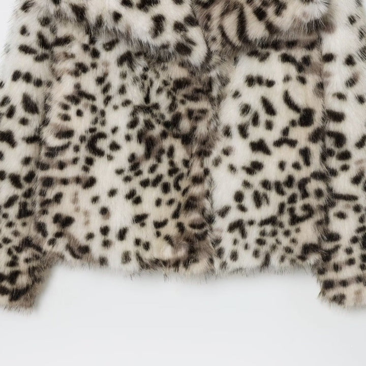 Damen Kurzjacke aus Kunstpelz im Snow-Leopard-Print mit weitem Revers Echo Archiv