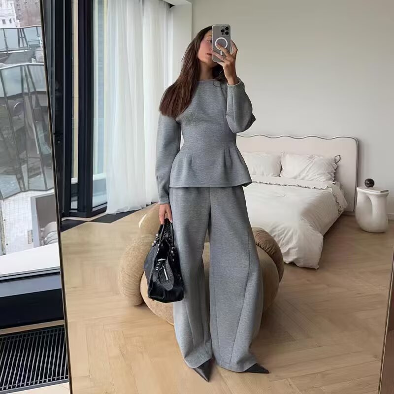 Damen Zweiteiliges Komfort-Lounge-Set mit Langarmshirt und weiter Jogginghose Echoarchiv