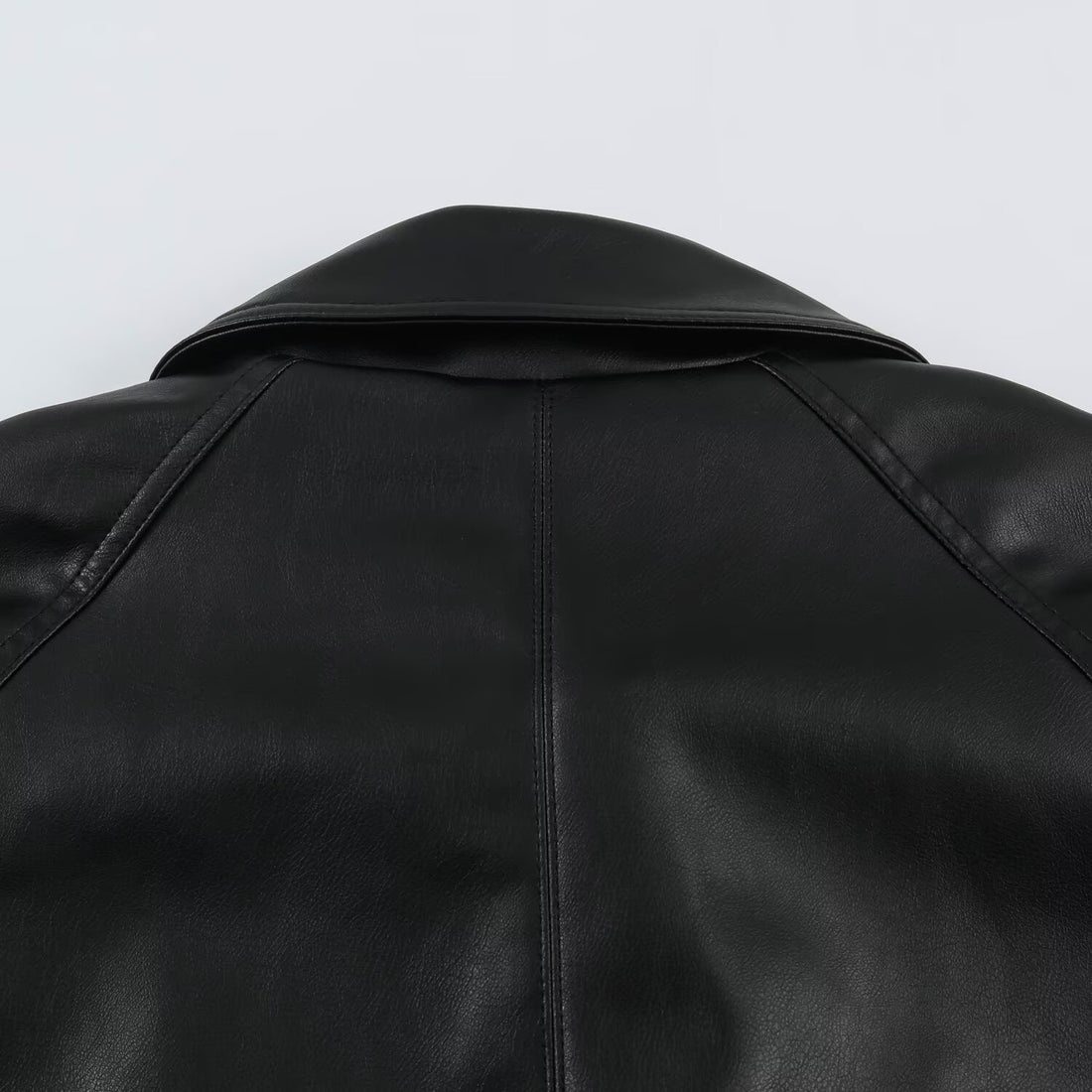 Damen Kurzjacke aus Lederimitat mit Taillengürtel und Oversize-Ärmeln Echoarchiv