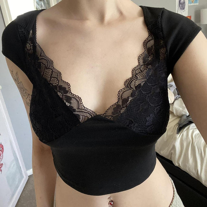 Damen Figurbetontes Crop-Top mit integrierter Bügel-BH und Spitzeneinsatz Echo Archiv